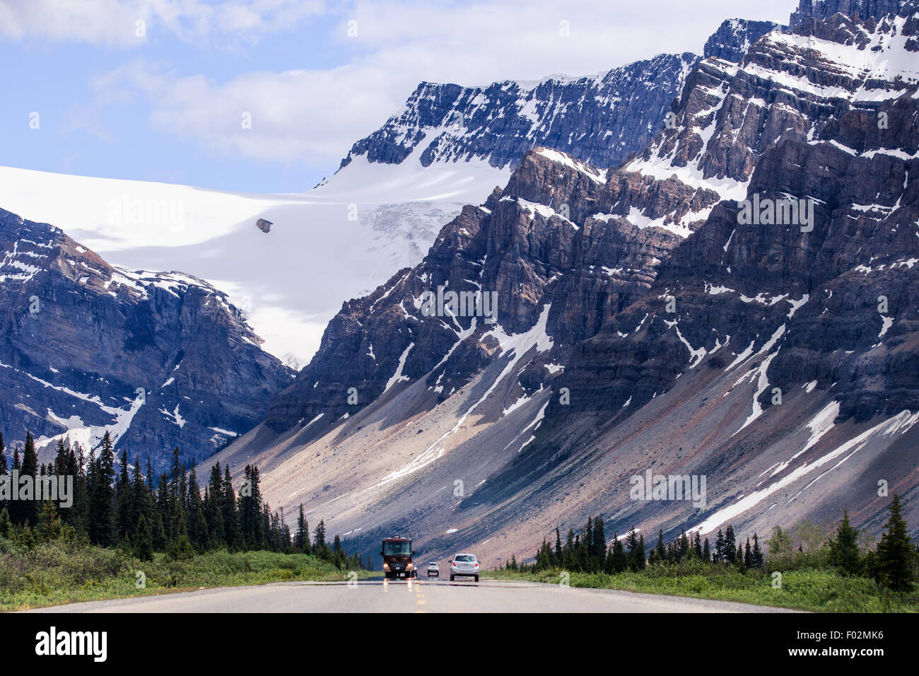 Cars driving on quiet road, Icefields Parkway, Alberta, Canada Stock Photo
