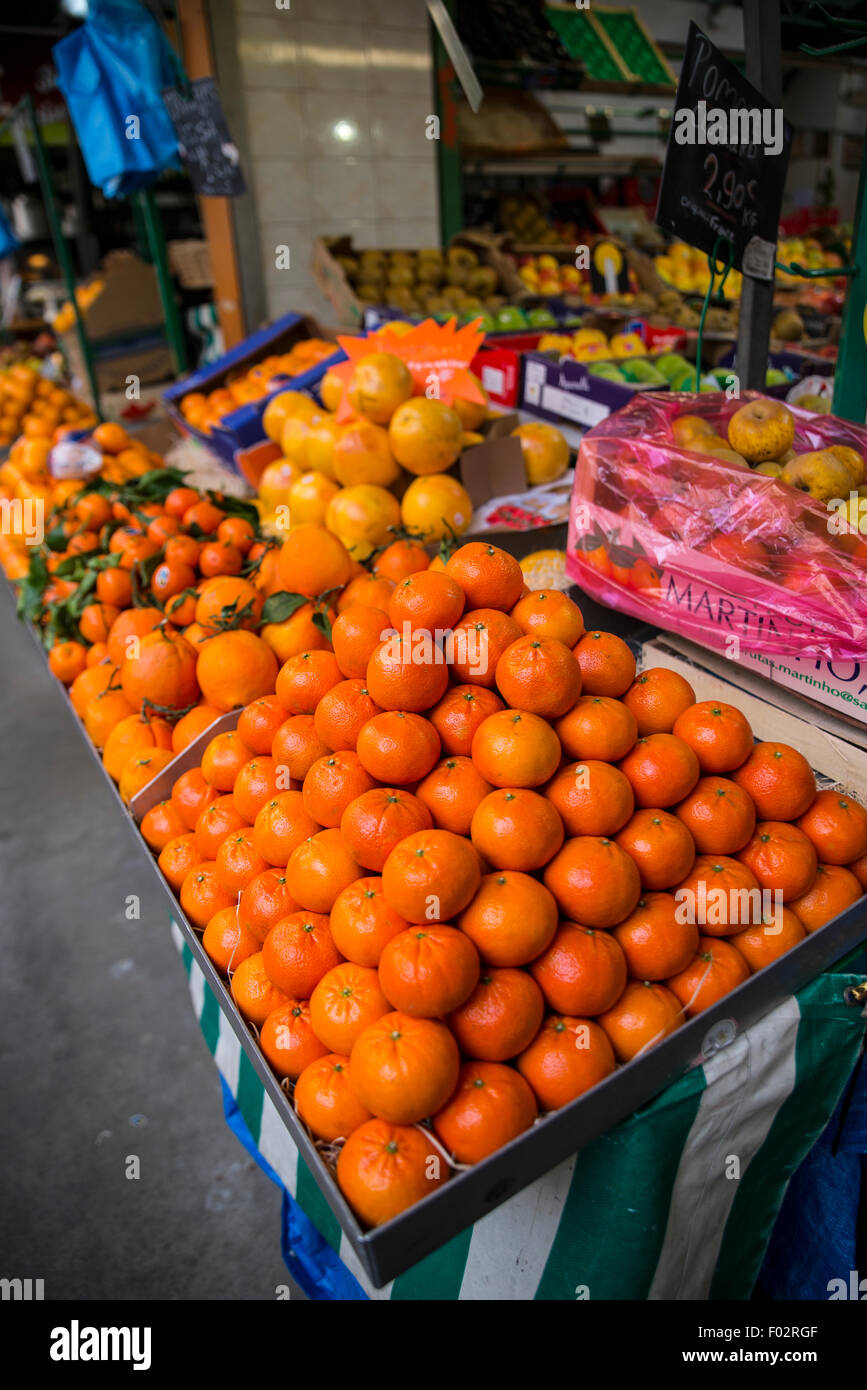 Oranges on sale at Marche des Enfants Rouges, Paris market Stock Photo