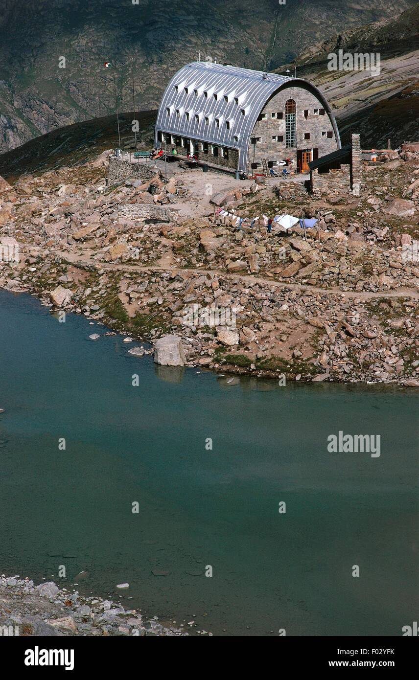 Refuge Victor-Emmanuel II, on the shores of Lake Moncorve, Valsavarenche,  Aosta Valley, Italy Stock Photo - Alamy