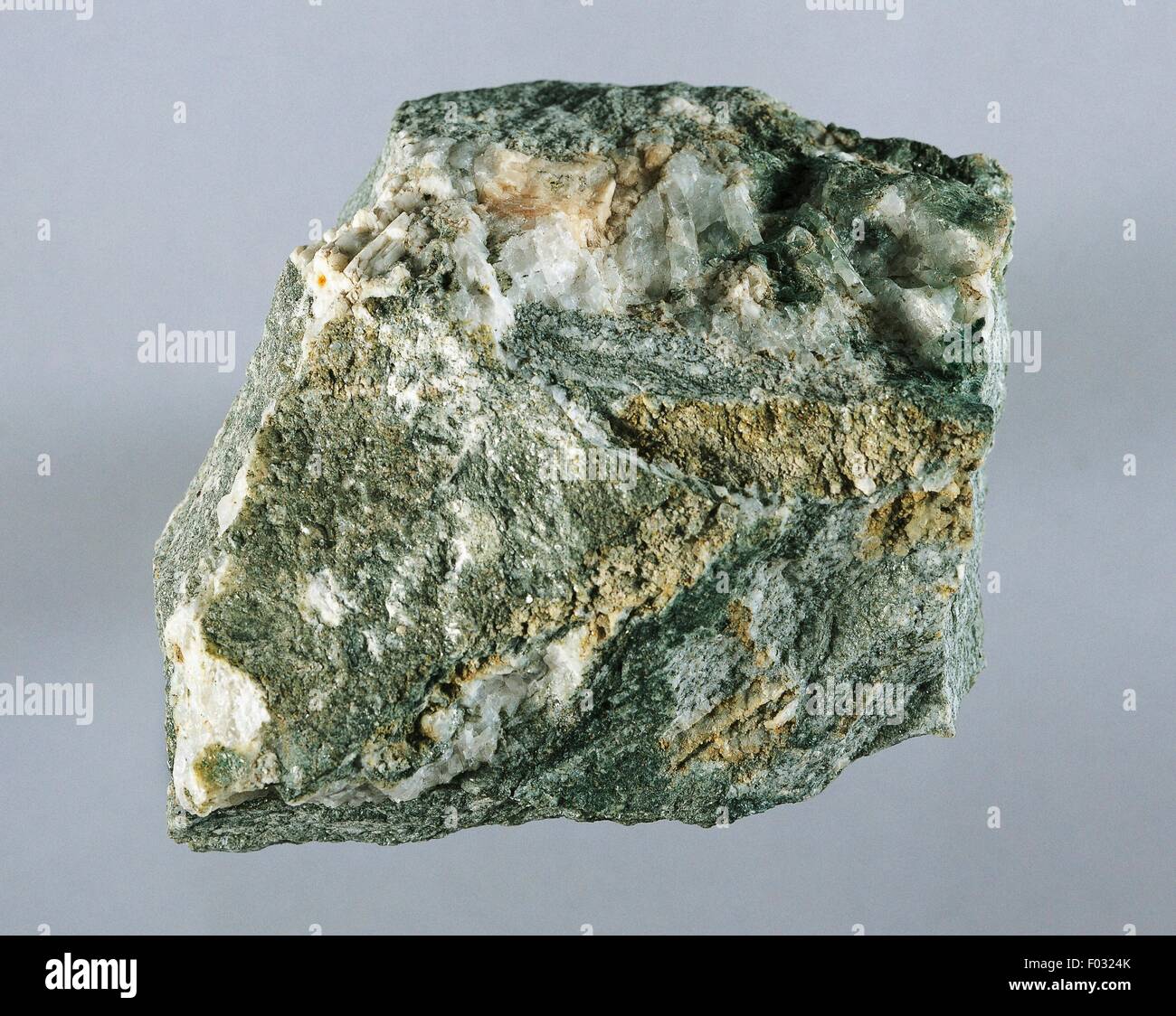 Prasinit, metamorphic rock, with Feldspar, Limestone and Quartz Stock