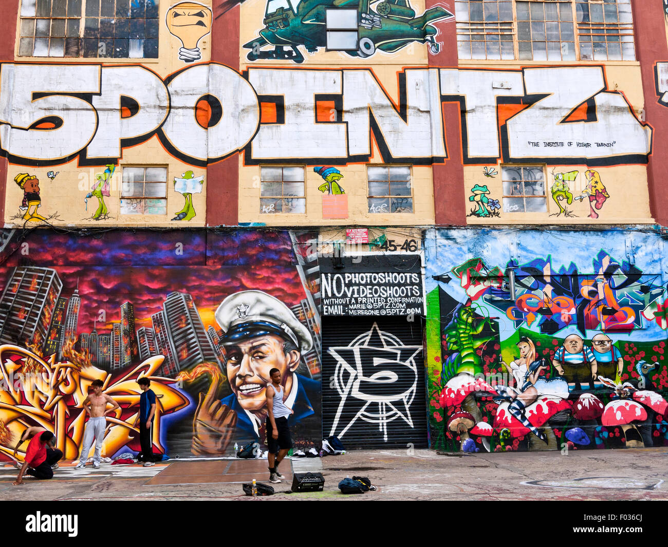 5 Pointz, Long Island City, Queens, New York, famous as the Graffiti Museum. Stock Photo