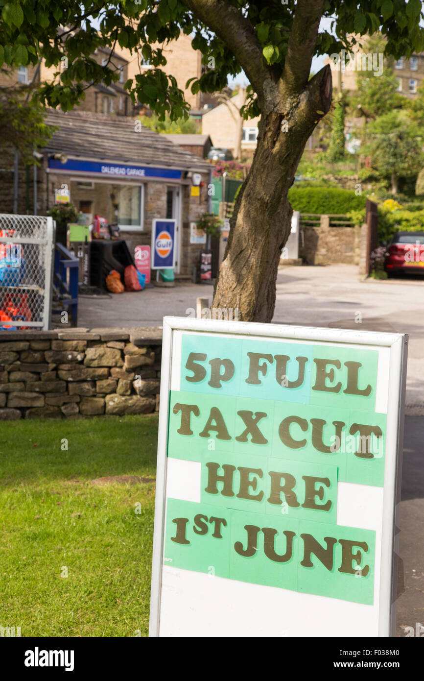 Remote rural petrol station advertising the 5p fuel cut, Hawes, Yorkshire Dales National Park, North Yorkshire, England, UK Stock Photo