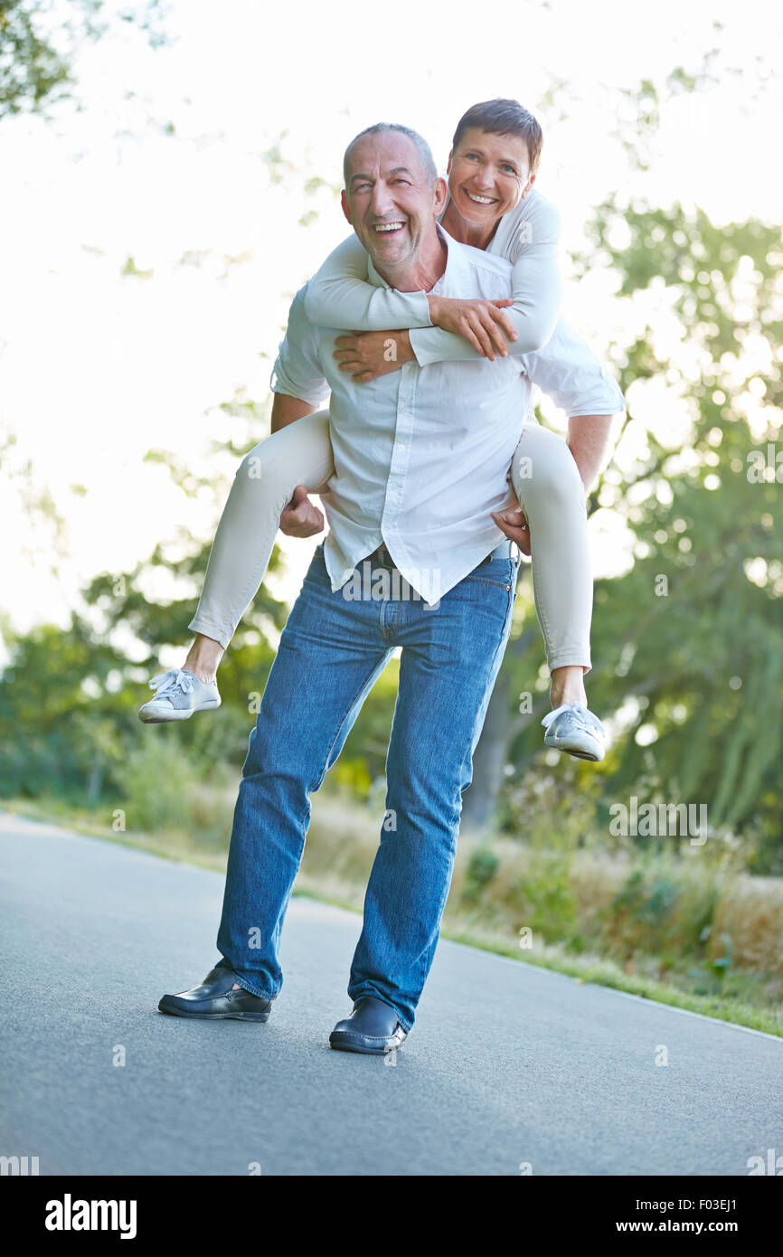 Senior couple having fun hi-res stock photography and images - Alamy