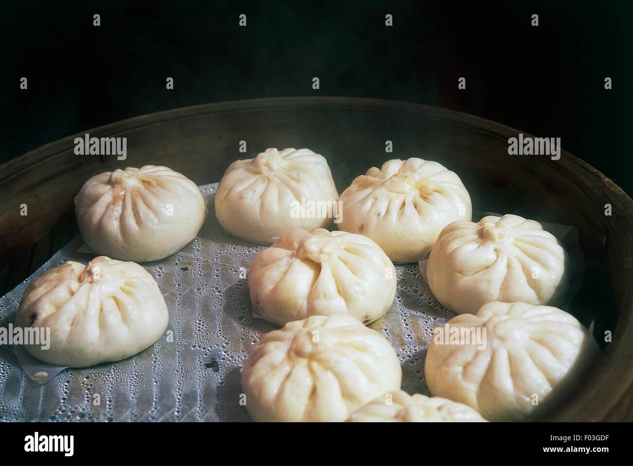 Steamed dumplings, Kobe Nankinmachi, Kansai, Japan Stock Photo Alamy