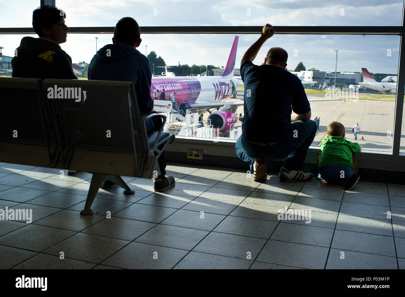 Airline luton airport departure gate hires stock photography and