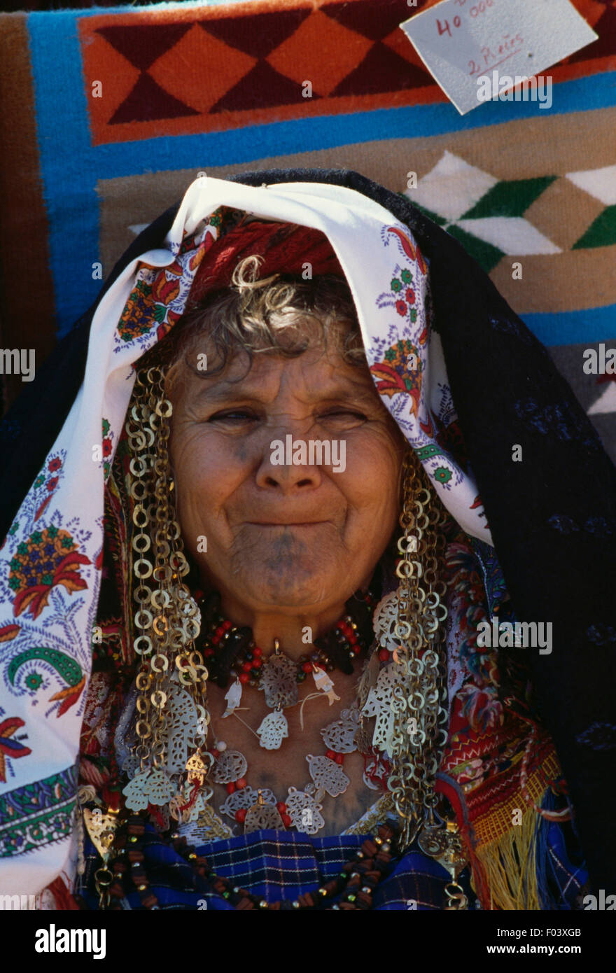 Woman tunisia berber headscarf hires stock photography and images Alamy