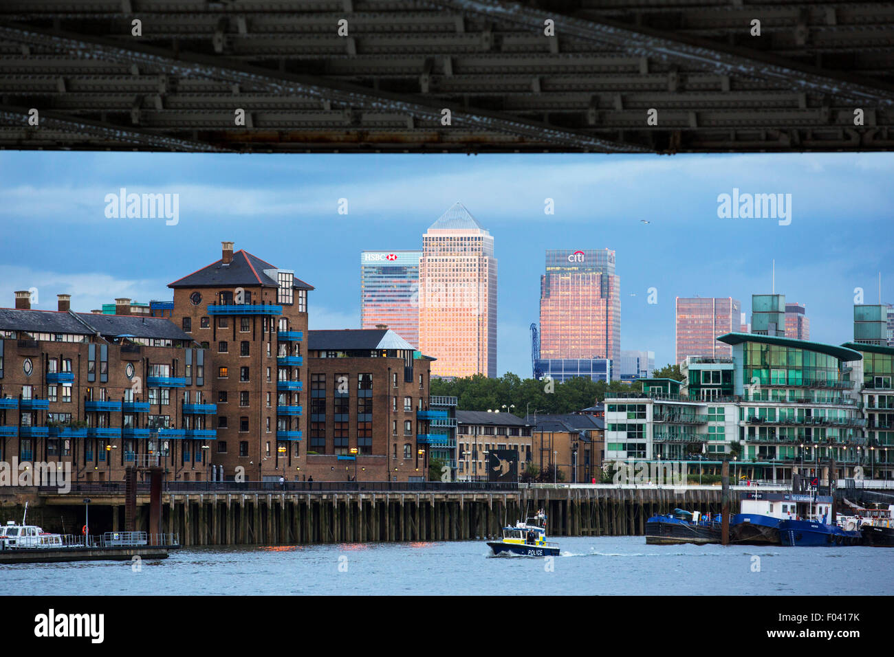 Canary wharf tower blocks hi-res stock photography and images - Alamy
