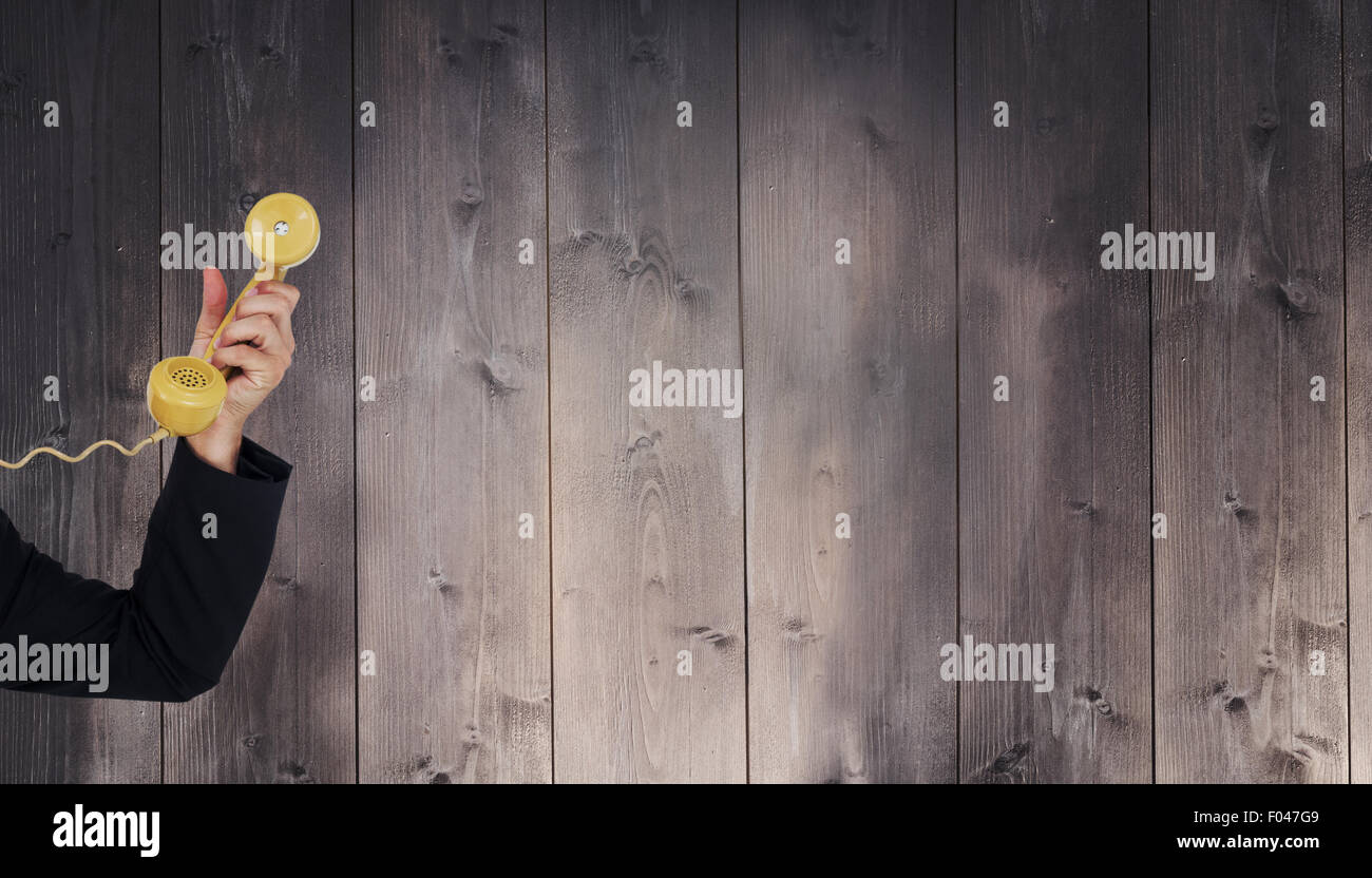 Hand holding phone hi-res stock photography and images - Alamy