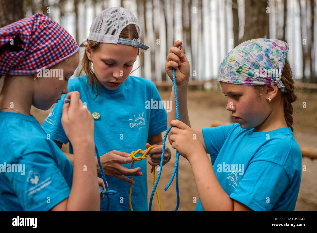 Girl scouts learn how to tie knots in Ukrainian scout training