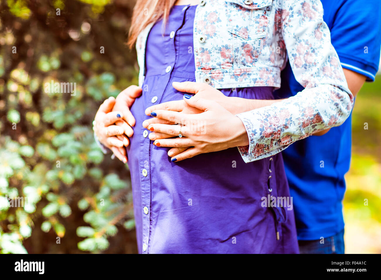 pregnant woman and her husband in the park Stock Photo - Alamy