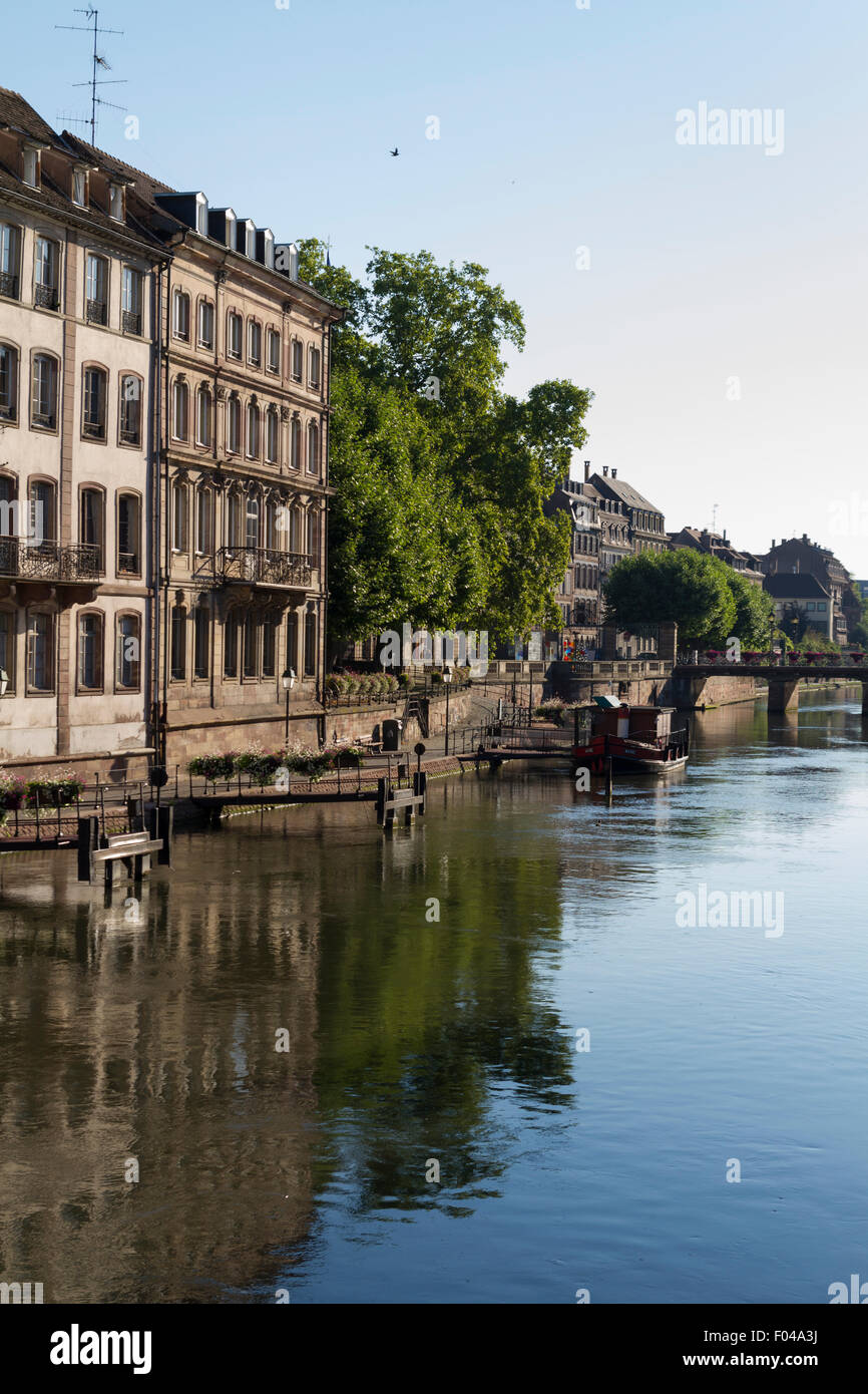 Riverside jetty hires stock photography and images Alamy
