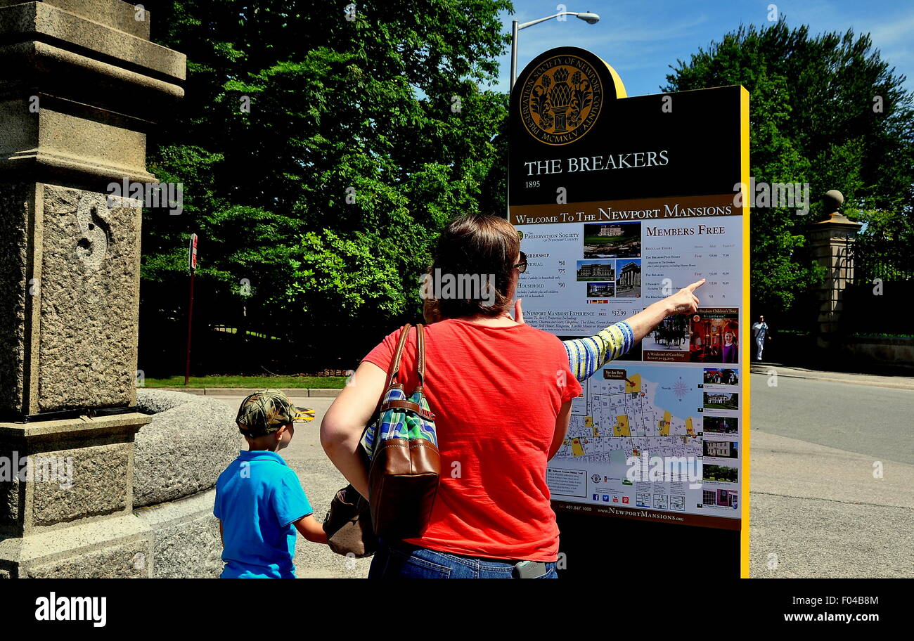 Newport, RI:  Visitors study information sign at the entrance to Cornelius Vanderbilt's gilded age summer mansion The Breakers Stock Photo
