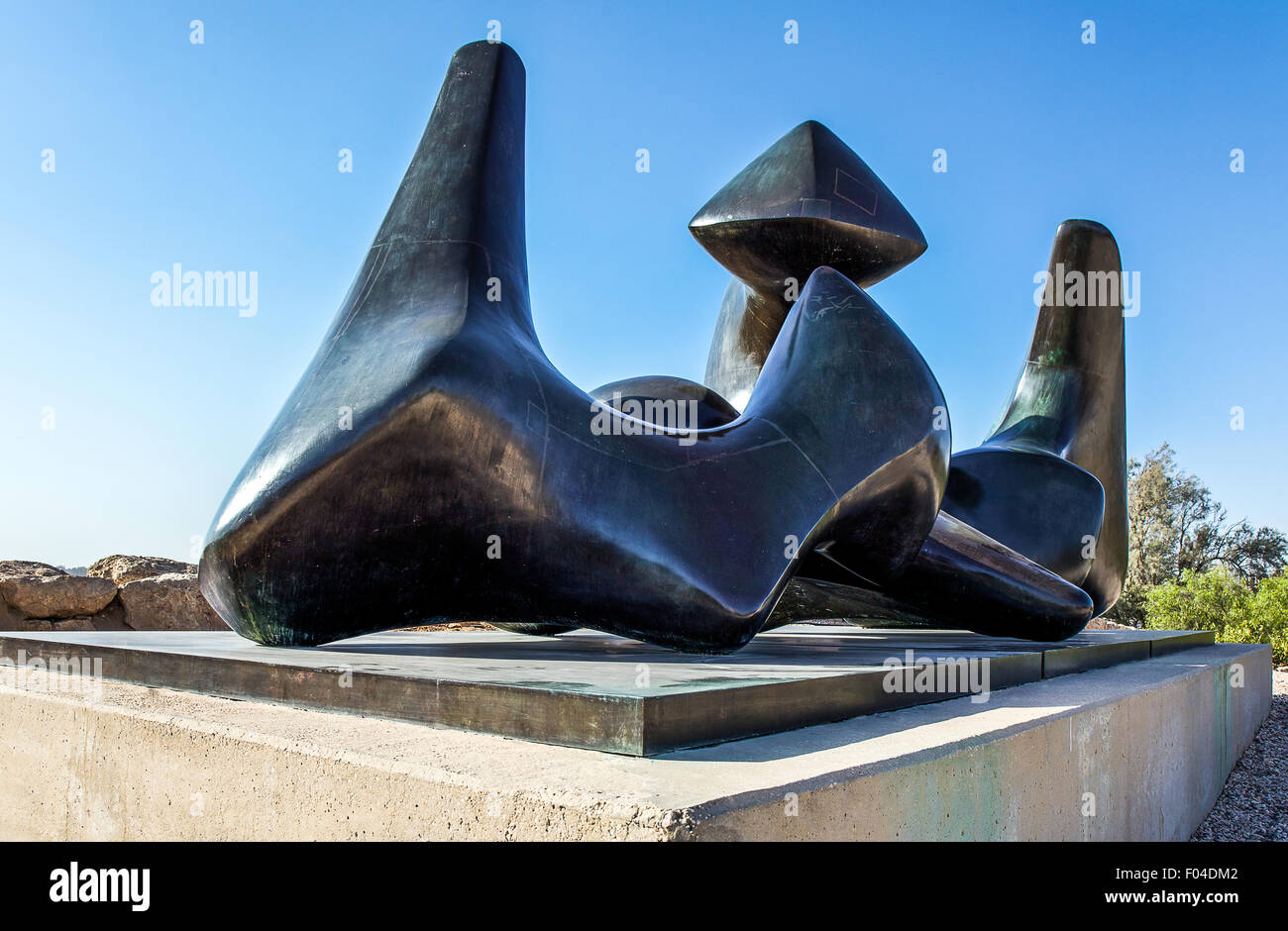 Israel, Jerusalem, the 'Three piece sculpture' by Henry Moore in the Israel Museum Stock Photo