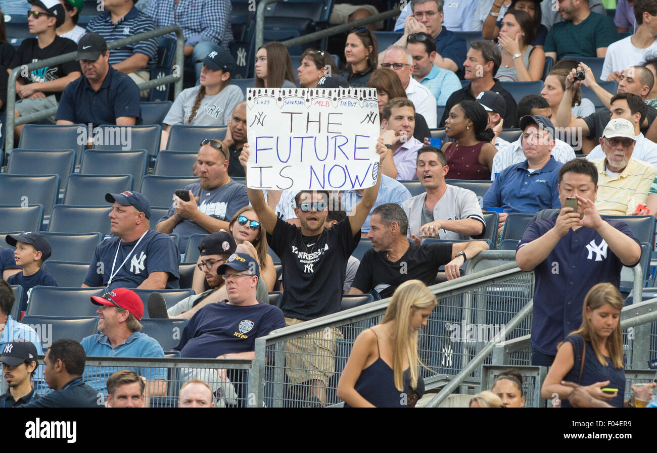 New york yankees fans hold hi-res stock photography and images - Alamy