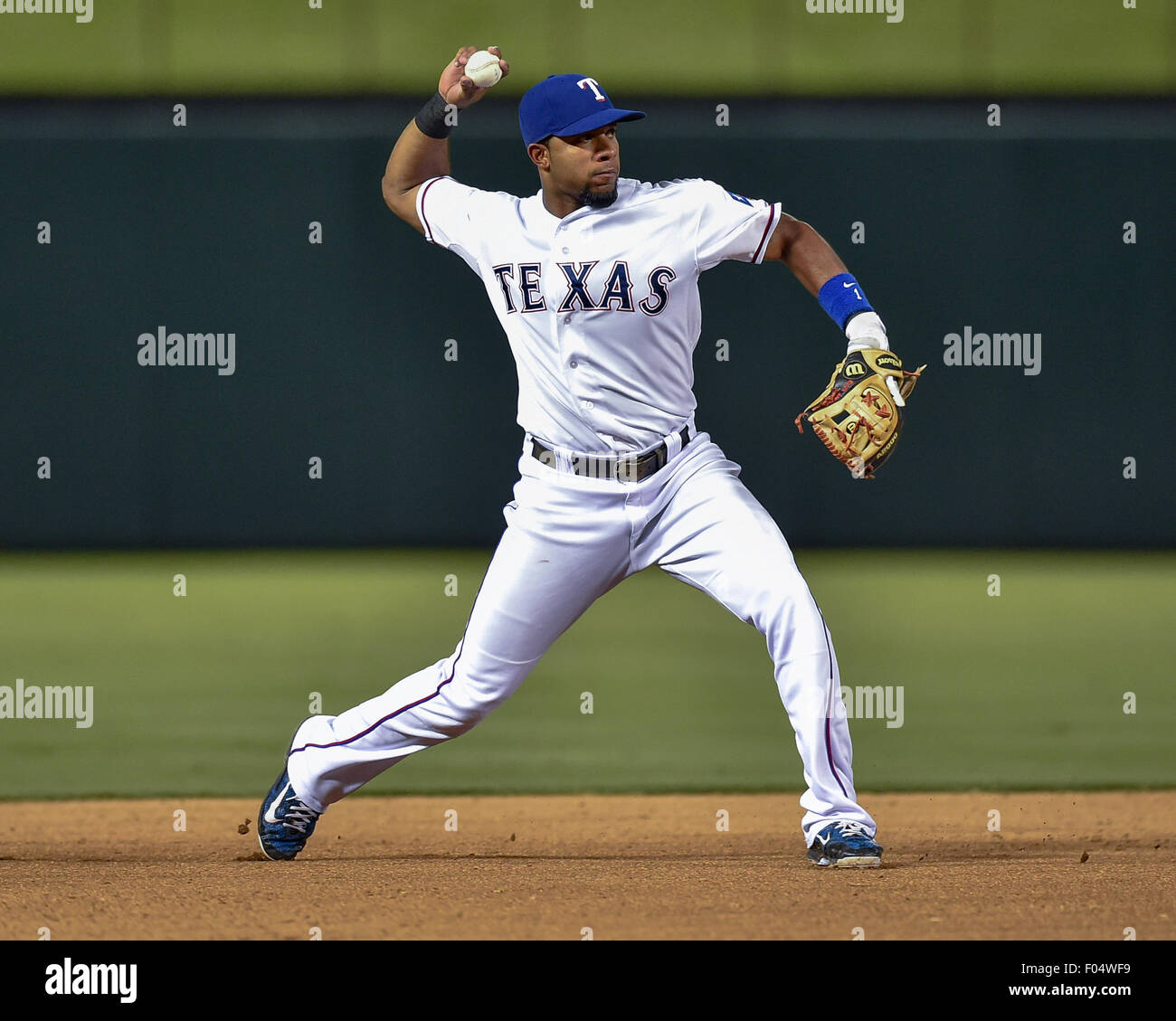 AUG 05, 2015: .Texas Rangers shortstop Elvis Andrus (1) fields a ground ...