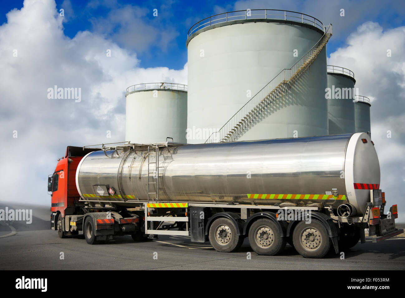 Fuel docks hires stock photography and images Alamy
