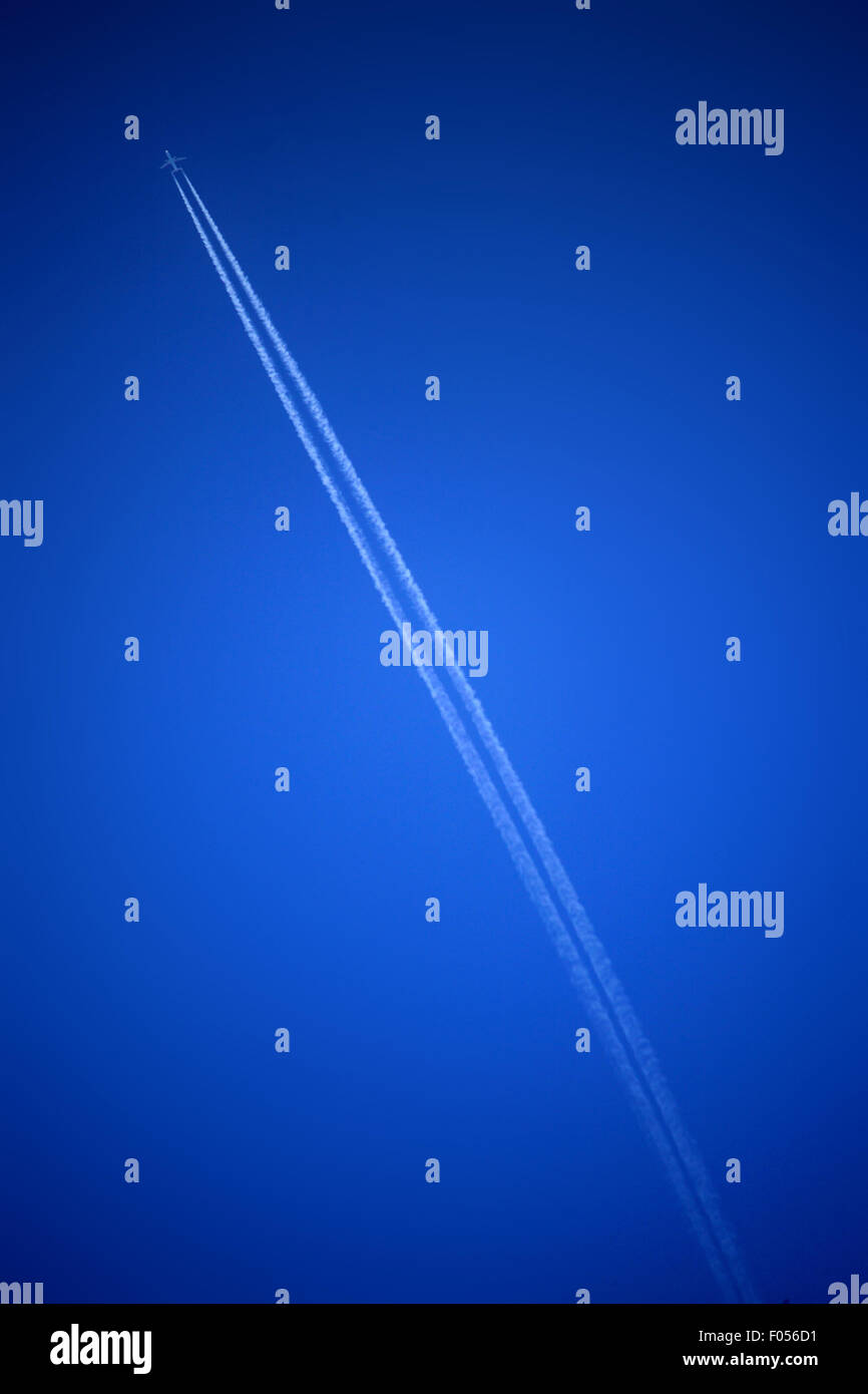 Dark blue line e hi-res stock photography and images - Alamy