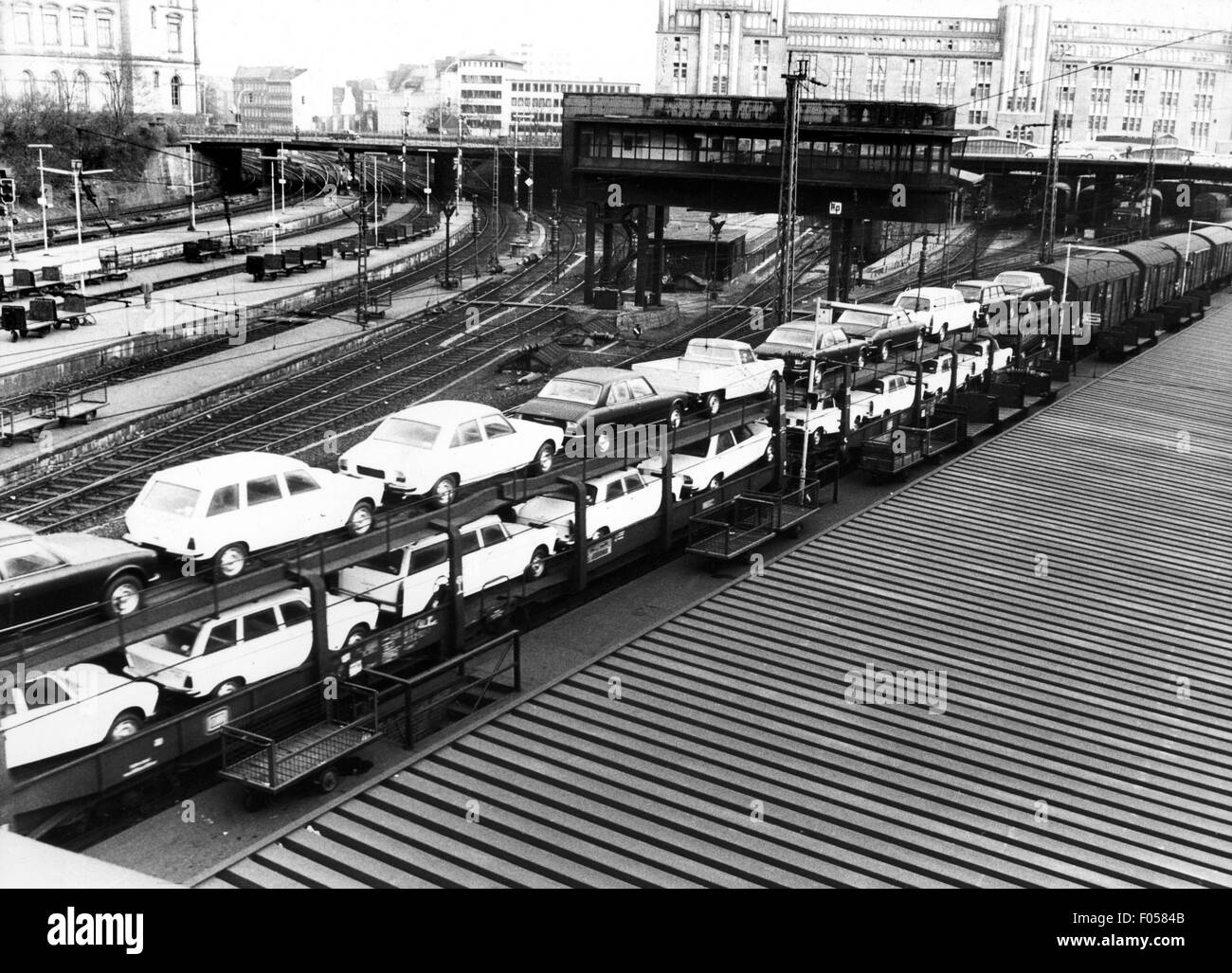 transport / transportation, railway, train, train with freight cars for the transport of cars, Hamburg Central Station, 1971, Additional-Rights-Clearences-Not Available Stock Photo