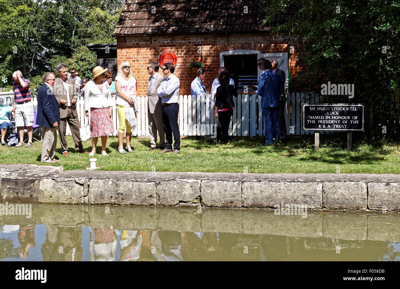 Sir Hugh Stockwell Lock near , Devizes, Wilts.UK. 07th Aug, 2015. Dignitaries waiting for unveiling ceremony on Kennet & Avon canal  after 25 years of reopening. Stock Photo