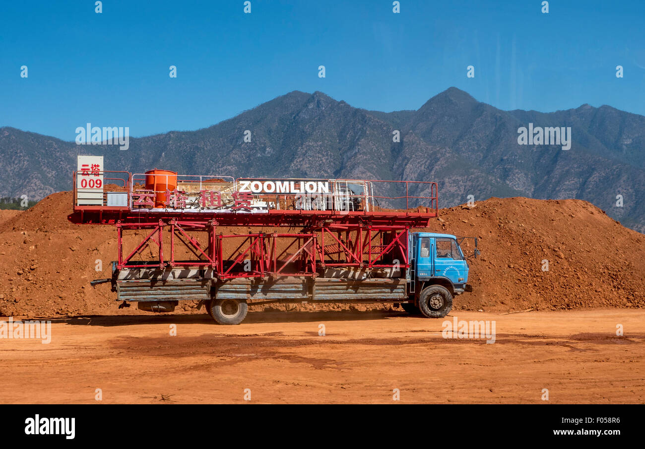 A construction vehicle parked by the side of the highway near Zhongdian (Shangri-La), Yunnan Province, China Stock Photo