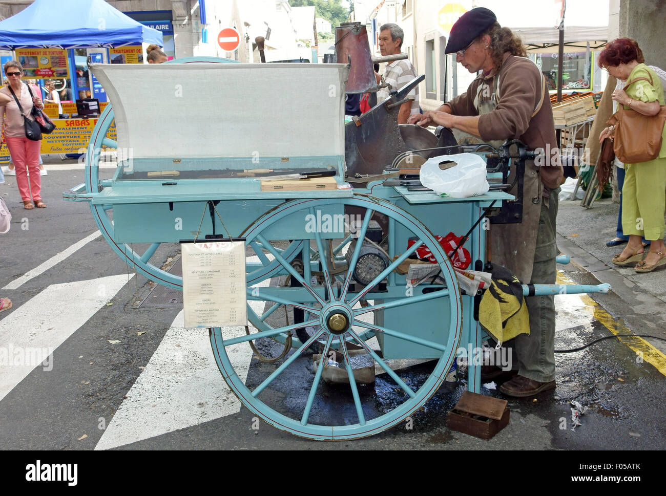 Knife grinding hi-res stock photography and images - Alamy