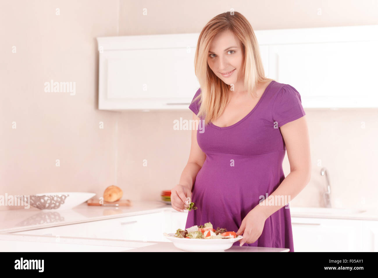 Pregnant woman making salad in kitchen Stock Photo Alamy