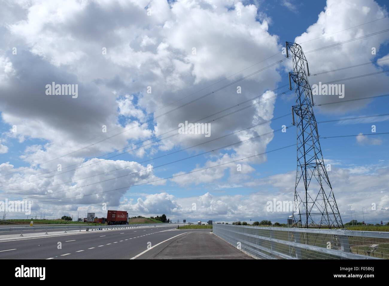 Road highway dual carriageway hi-res stock photography and images - Alamy