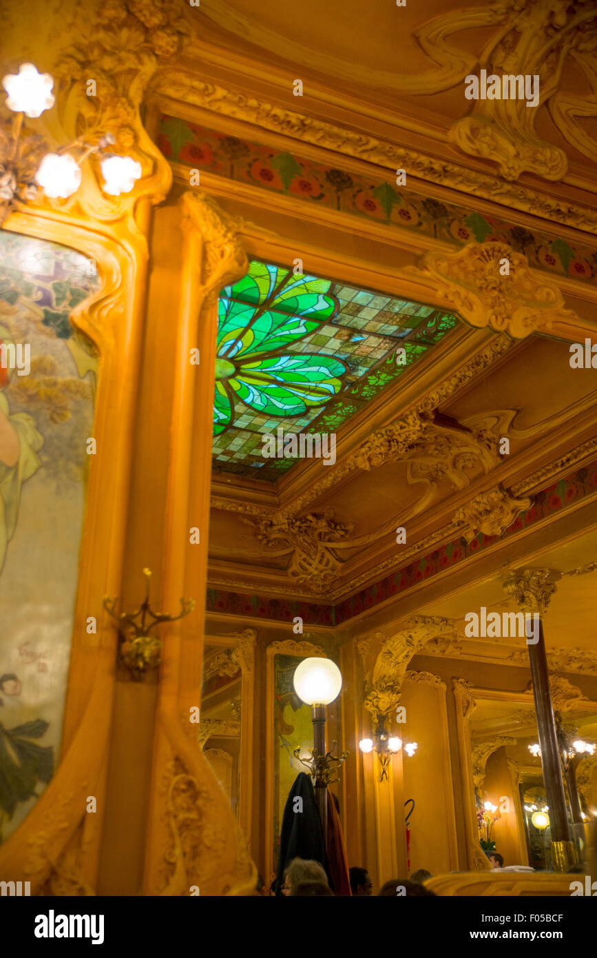 Brasserie Julien in Paris, France Stock Photo Alamy
