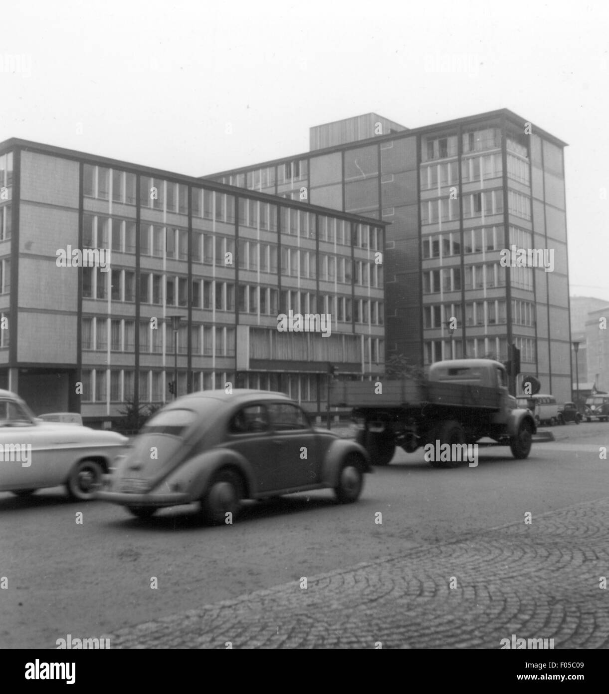 geography / travel,Germany,Frankfurt am Main,building,Bundesrechnungshof(Federal Court of Auditors),built 1951 - 1953,architect: Werner Dierschke and Friedel Steinmeyer,view from the corner Kornmarkt / Berliner Strasse,exterior view,15.10.1956,public building,audit division,Auditor General's office,audit divisions,Auditor General's offices,federal authority,Higher federal authorities,house,houses,multi-storey building,high-rise building,buildings,transport,transportation,road traffic,Volkswagen,VW beetle,lorry,truck,streets,street,Additional-Rights-Clearences-Not Available Stock Photo