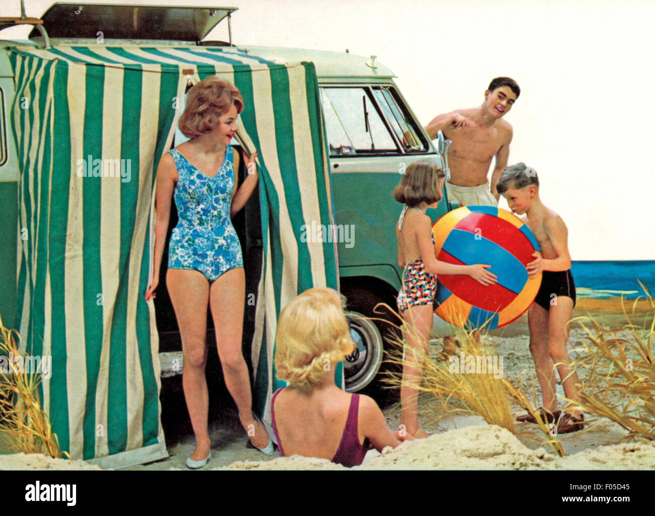 leisure time, excursion, family with VW  minibus on the beach, 1960s, Additional-Rights-Clearences-Not Available Stock Photo