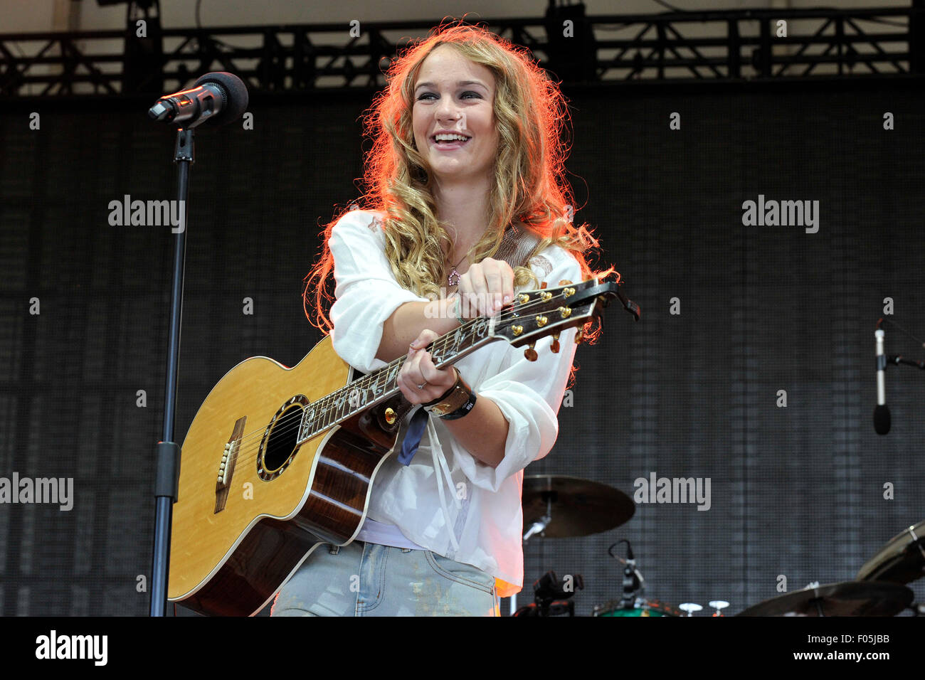 Oro-Medonte, Ontario, Canada. 7th August 2016.  Abby Stewart peforms on Day 2 of the Boots and Hearts Music Festival 2015  at Burl's Creek Event Grounds. Credit:  EXImages/Alamy Live News Stock Photo