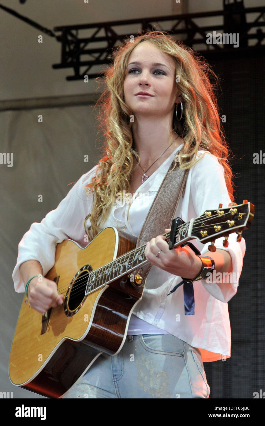 Oro-Medonte, Ontario, Canada. 7th August 2016.  Abby Stewart peforms on Day 2 of the Boots and Hearts Music Festival 2015  at Burl's Creek Event Grounds. Credit:  EXImages/Alamy Live News Stock Photo