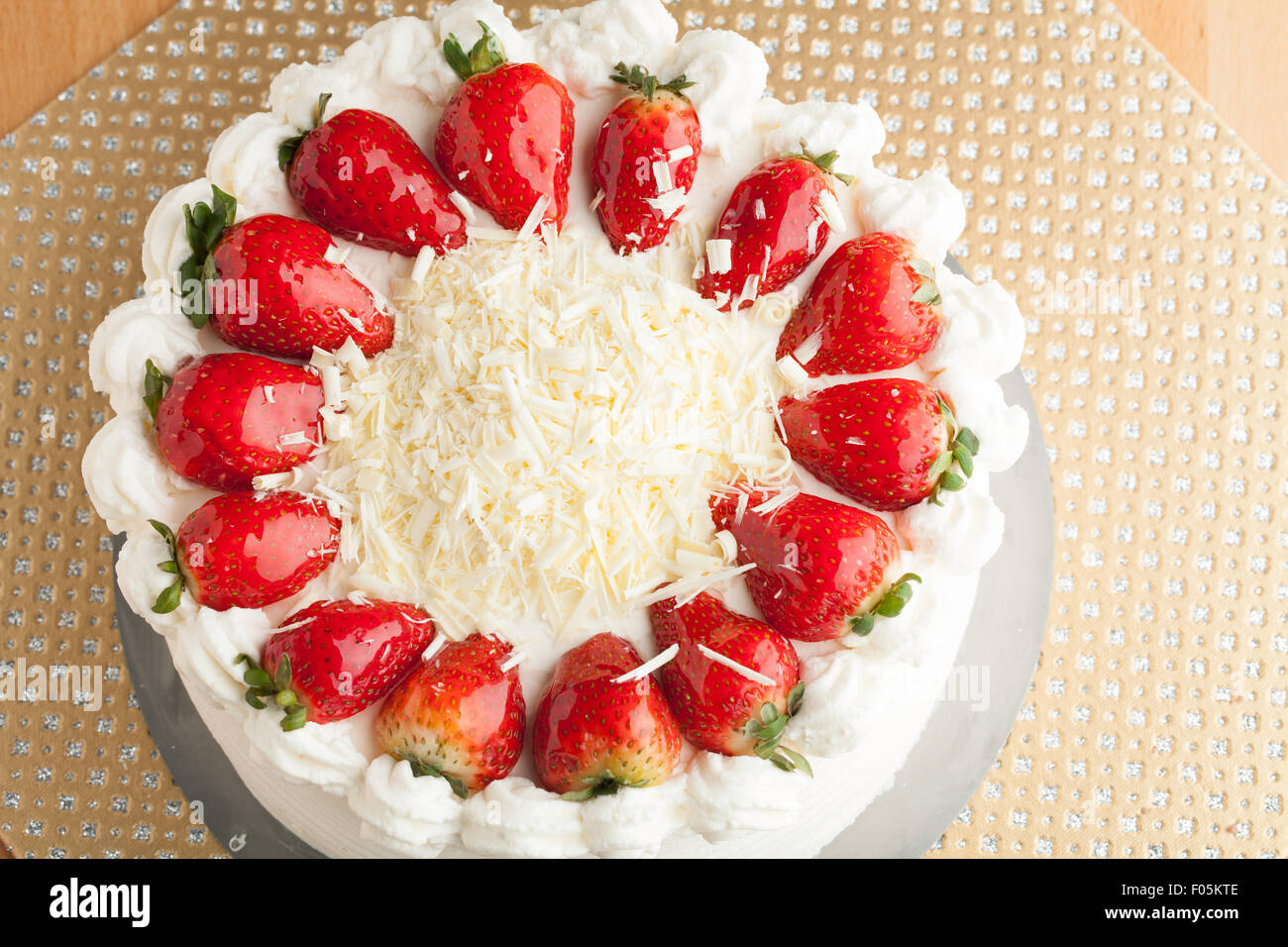 Chocolate strawberry and vanilla cake hi-res stock photography and images -  Alamy