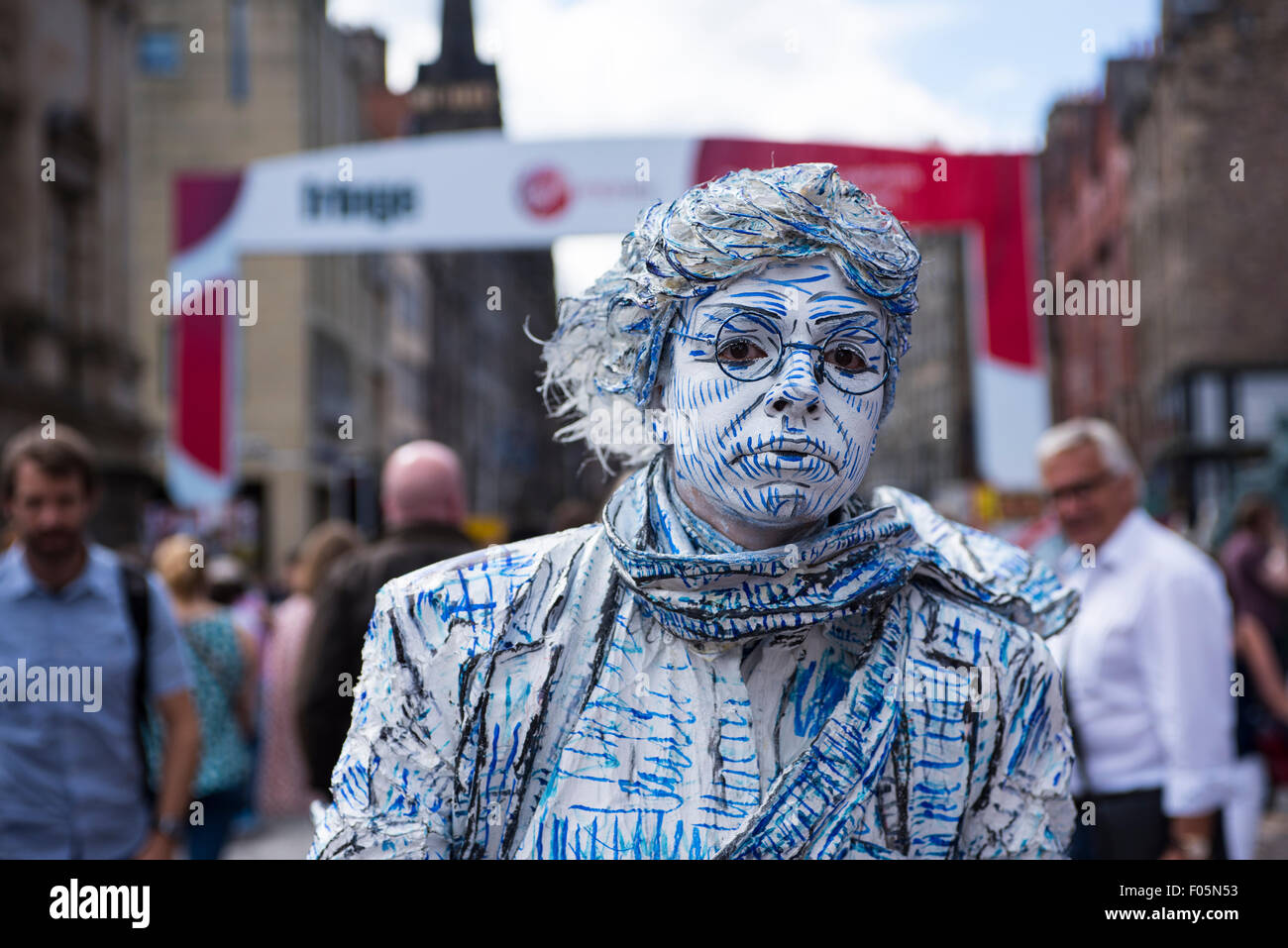 Fringe festival royal mile edimburgo hires stock photography and