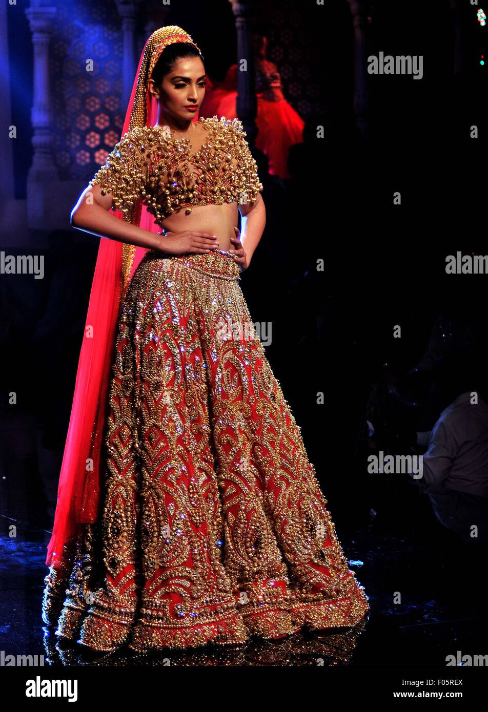 new delhi india 07th aug 2015 bollywood actress sonam kapoor wears F05REX