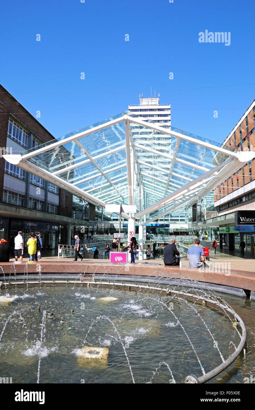 Lower Precinct Shopping Centre with a fountain in the foreground, Coventry, West Midlands, England, UK, Western Europe. Stock Photo