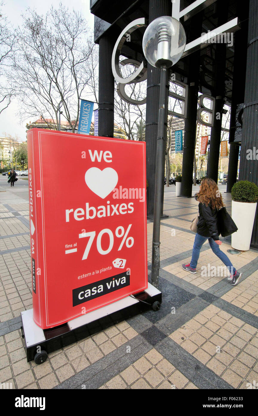 Discounts in clothing store hi-res stock photography and images - Alamy