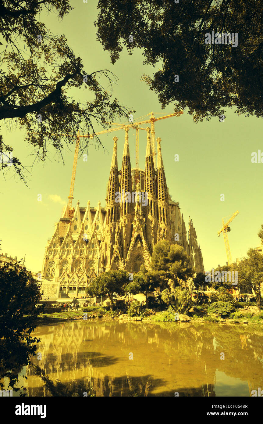 Sagrada Familia Temple Under Construction Antoni Gaudi Barcelona sagrada-familia-temple-under-construction-antoni-gaudi-barcelona