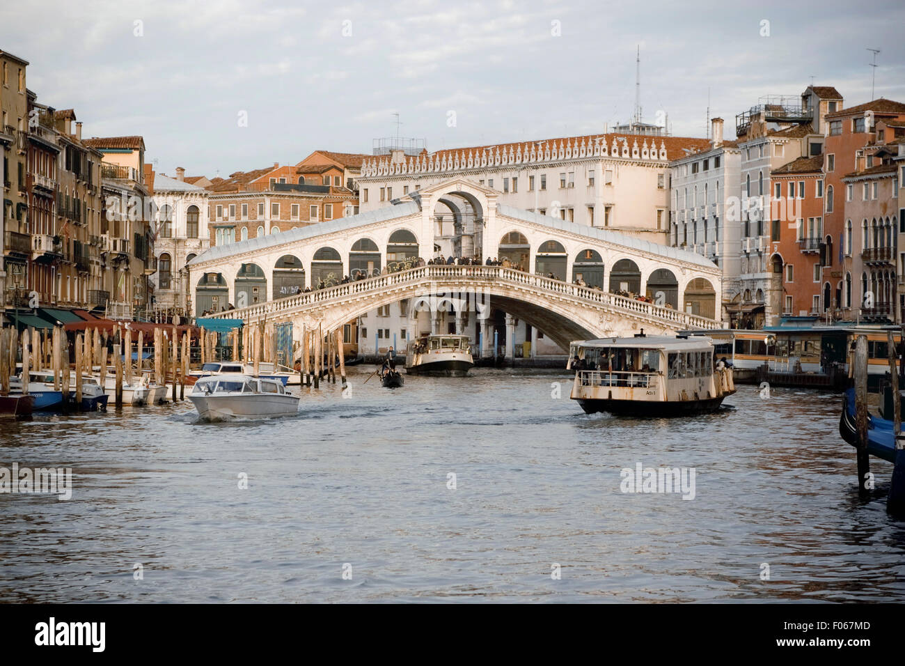 The rialto bridge hi-res stock photography and images - Alamy