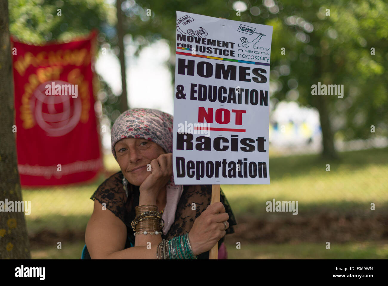 Bedfordshire, UK. 8th Aug, 2015. Surround Yarl's Wood protest organised ...
