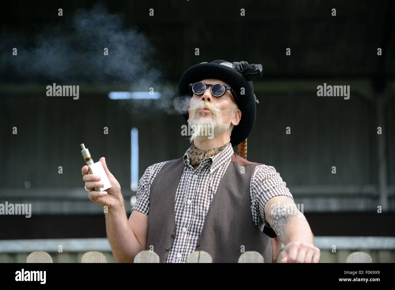 Vapefest DJ Billy Idle take a 'Vape Break' between performances at Uk  Vapefest 2015. The former cigarette smoker for over 30 years is now a  convert to vaping. Credit: David Bagnall/Alamy Live