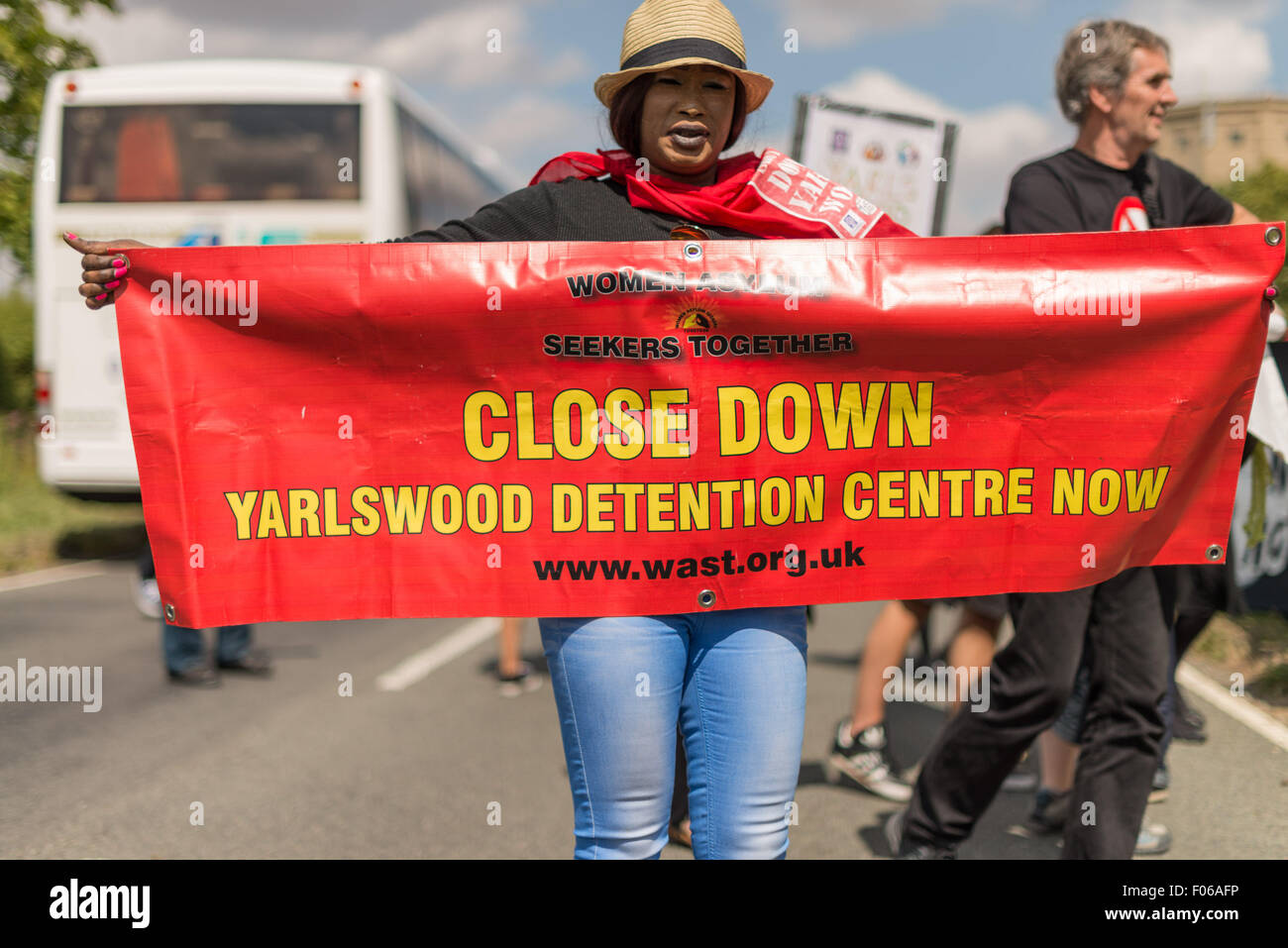 Bedfordshire, UK. 8th Aug, 2015. Surround Yarl's Wood protest organised ...