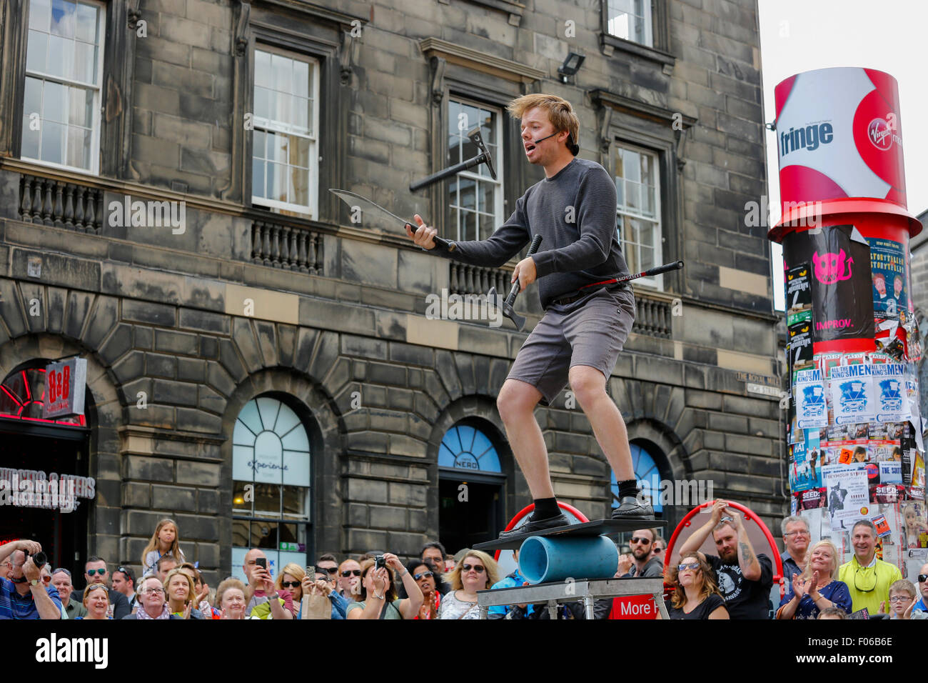 Edinburgh, Scotland, UK. 8th Aug, 2015. On the first Saturday of the Edinburgh Fringe, visitors to Edinburgh were treated to the annual free street entertainment with tasters from the many shows. Many actors and entertainers are from all around the world and have collected in Edinburgh for the Fringe Festival which lasts until 30 August Credit:  Findlay/Alamy Live News Stock Photo