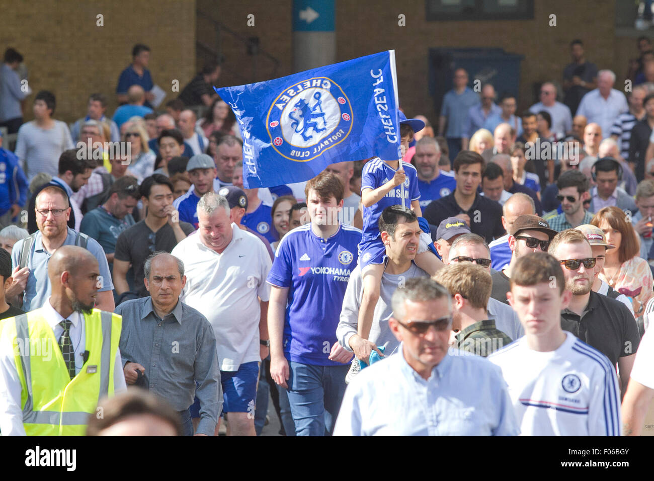Stamford Bridge, London, UK. 8th Aug, 2015. Chelsea Fans gather on the opening day of the English Premier league season to watch defending champions  Chelsea FC v Swansea City at Stamford Bridge. Credit:  amer ghazzal/Alamy Live News Stock Photo