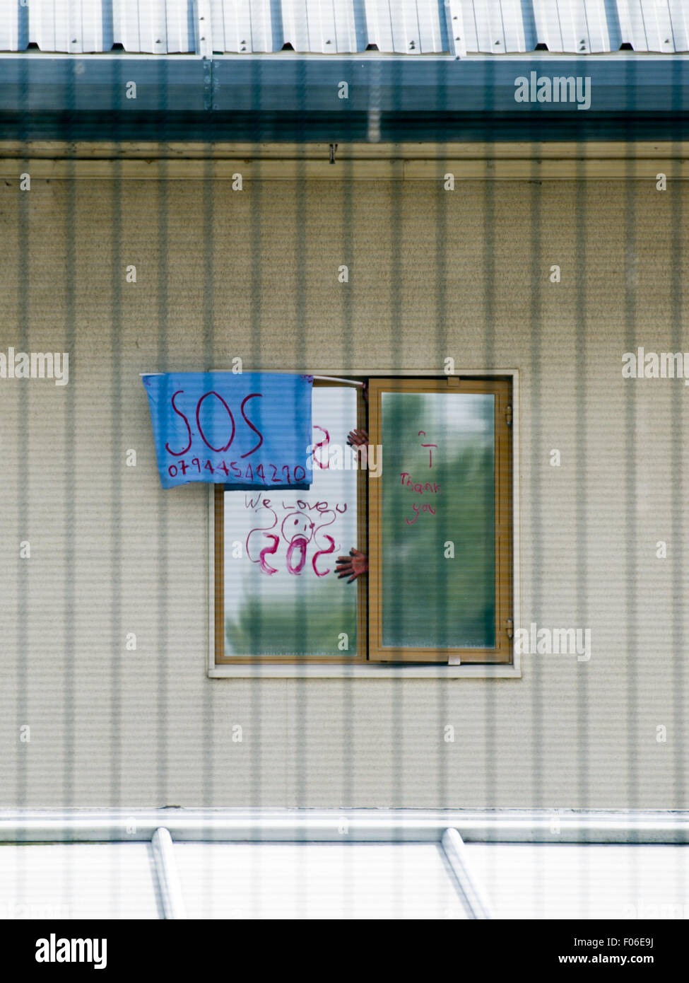 Bedfordshire, UK. 08 August, 2015. As the migrant crisis continues, hundreds of protesters gather behind Yarl's Wood Immigration Detention Centre calling for the facility to be shut down. Women detained inside awaiting deportation shouted slogans, waved banners and clothes from their cell windows. Stock Photo