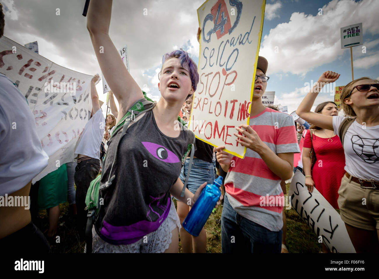 Bedfordshire, UK. 8th August, 2015. Surround Yarl’s Wood Detention ...