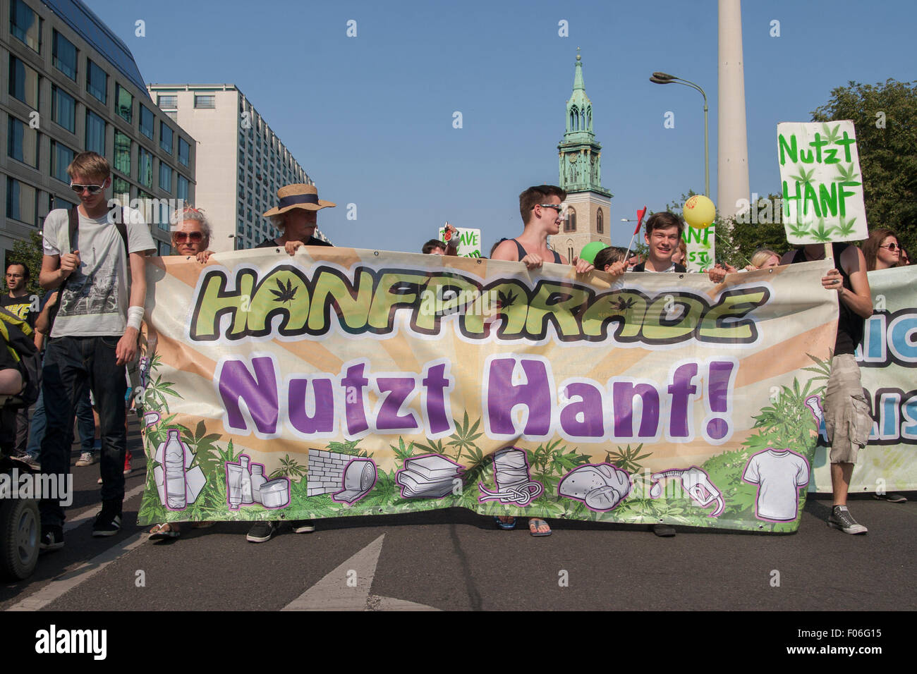 Berlin, Germany. 08th Aug, 2015. 'Hanfparade' (Hemp parade) Demonstration in Berlin, Germany. Protesters demand legalization of marijuana. (Nutzt Hanf =  Use Hemp) Stock Photo