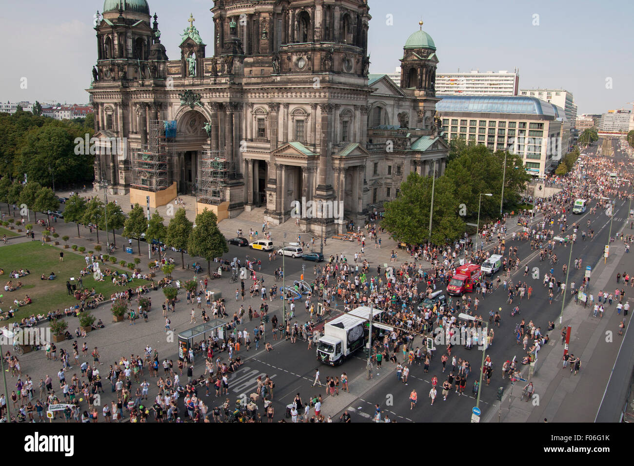 Berlin, Germany. 08th Aug, 2015. 'Hanfparade' (Hemp parade) Demonstration in Berlin, Germany. Protesters demand legalization of marijuana. Stock Photo