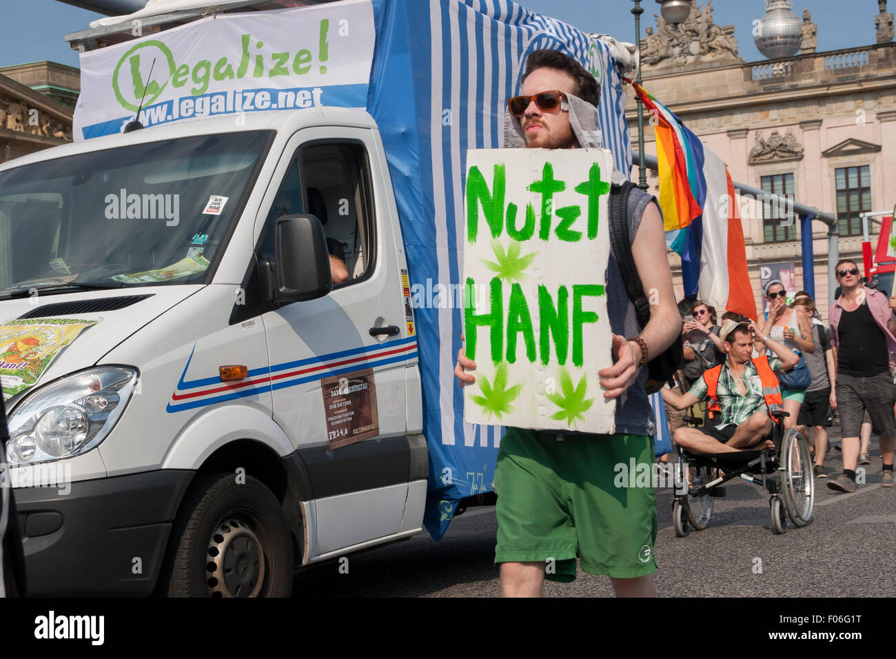 Berlin, Germany. 08th Aug, 2015. 'Hanfparade' (Hemp parade) Demonstration in Berlin, Germany. Protesters demand legalization of marijuana. (Nutzt Hanf =  Use Hemp) Stock Photo