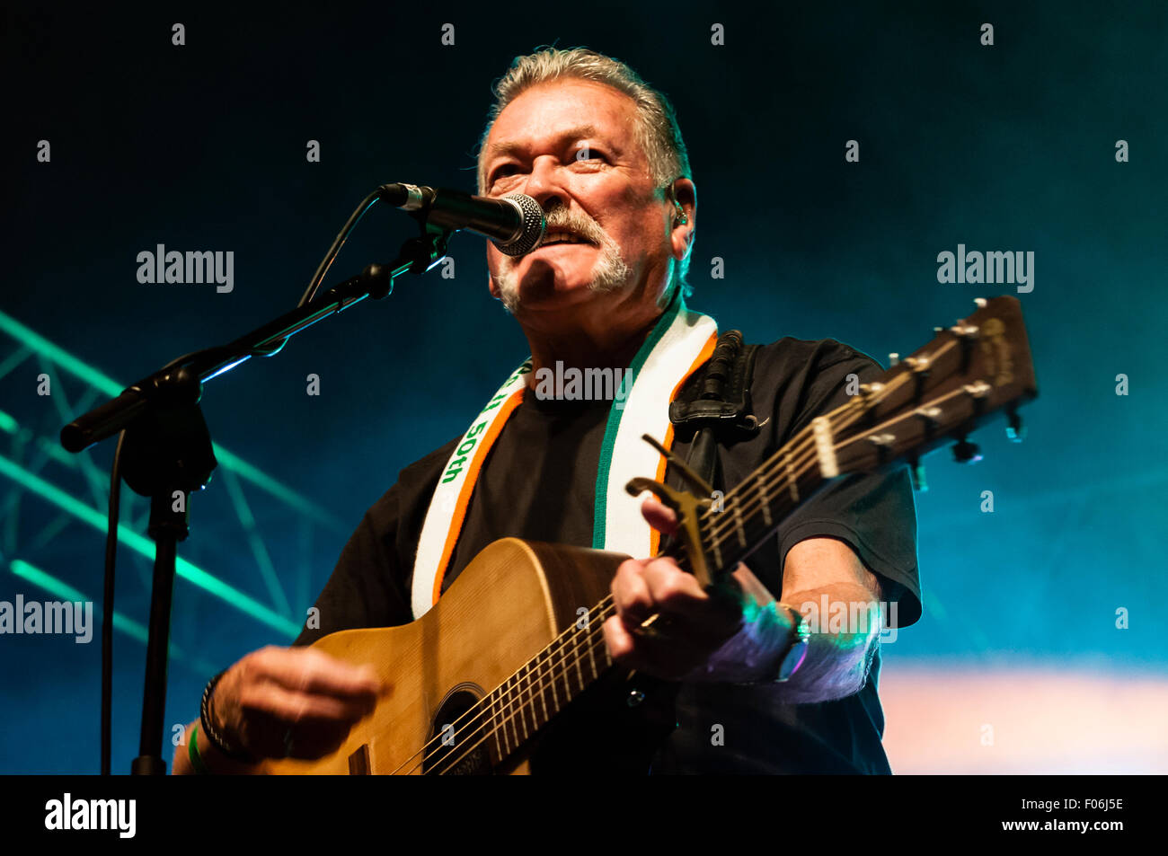 Belfast, Northern Ireland. 8 Aug 2015 - Tommy Byrne from the Irish rebel band 'The Wolfe Tones' play the Feile an Phobail to an ecstatic audience. Credit:  Stephen Barnes/Alamy Live News Stock Photo